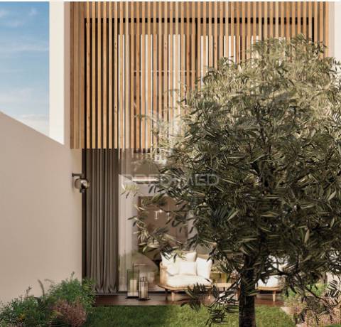 The light home – moradia t3 no coração da cidade, junto ao bairro da beira mar