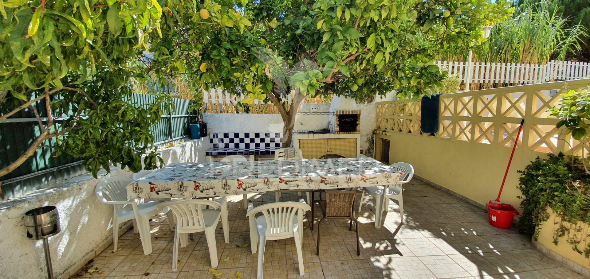 Moradia t4 + t2 + t2 + t1 + t1 + t1 c/piscina