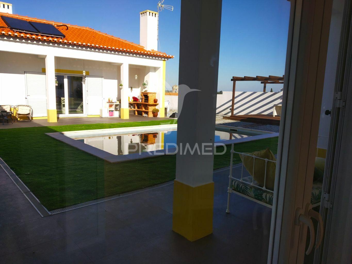 Moradia t5 pronta a habitar em serpa