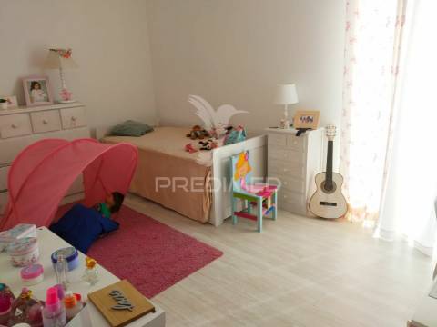 Moradia t5 pronta a habitar em serpa