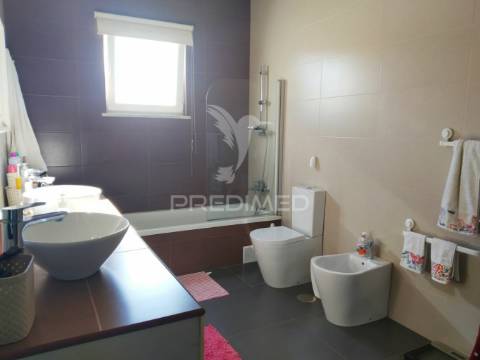Moradia t5 pronta a habitar em serpa