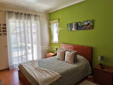 Moradia t3+1 com piscina e garagem em albufeira