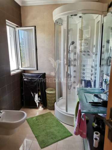 Moradia t3+1 com piscina e garagem em albufeira