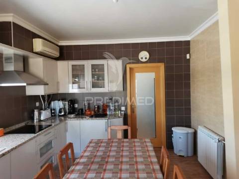 Moradia t3+1 com piscina e garagem em albufeira
