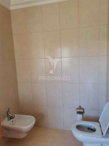 Moradia t3+1 com piscina e garagem em albufeira