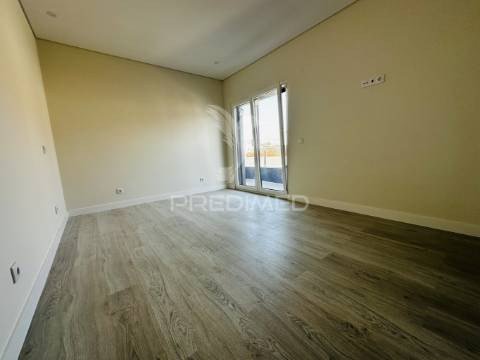 Apartamento t3 quinta amizade garagem 4 viaturas