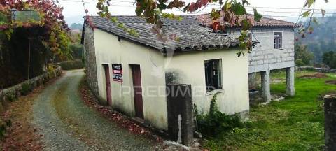 Moradia para reconstruir -póvoa de lanhoso