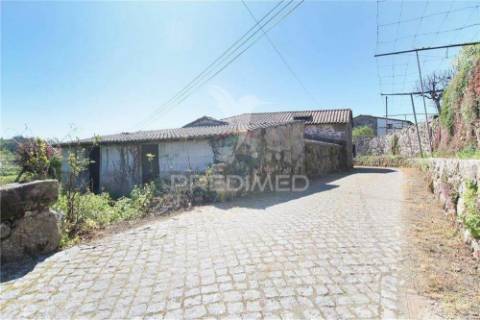 Moradia para reconstruir -póvoa de lanhoso
