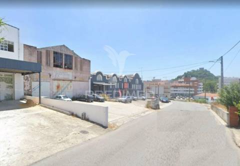 Pavilhão para armazém e atividade industrial no centro leiria
