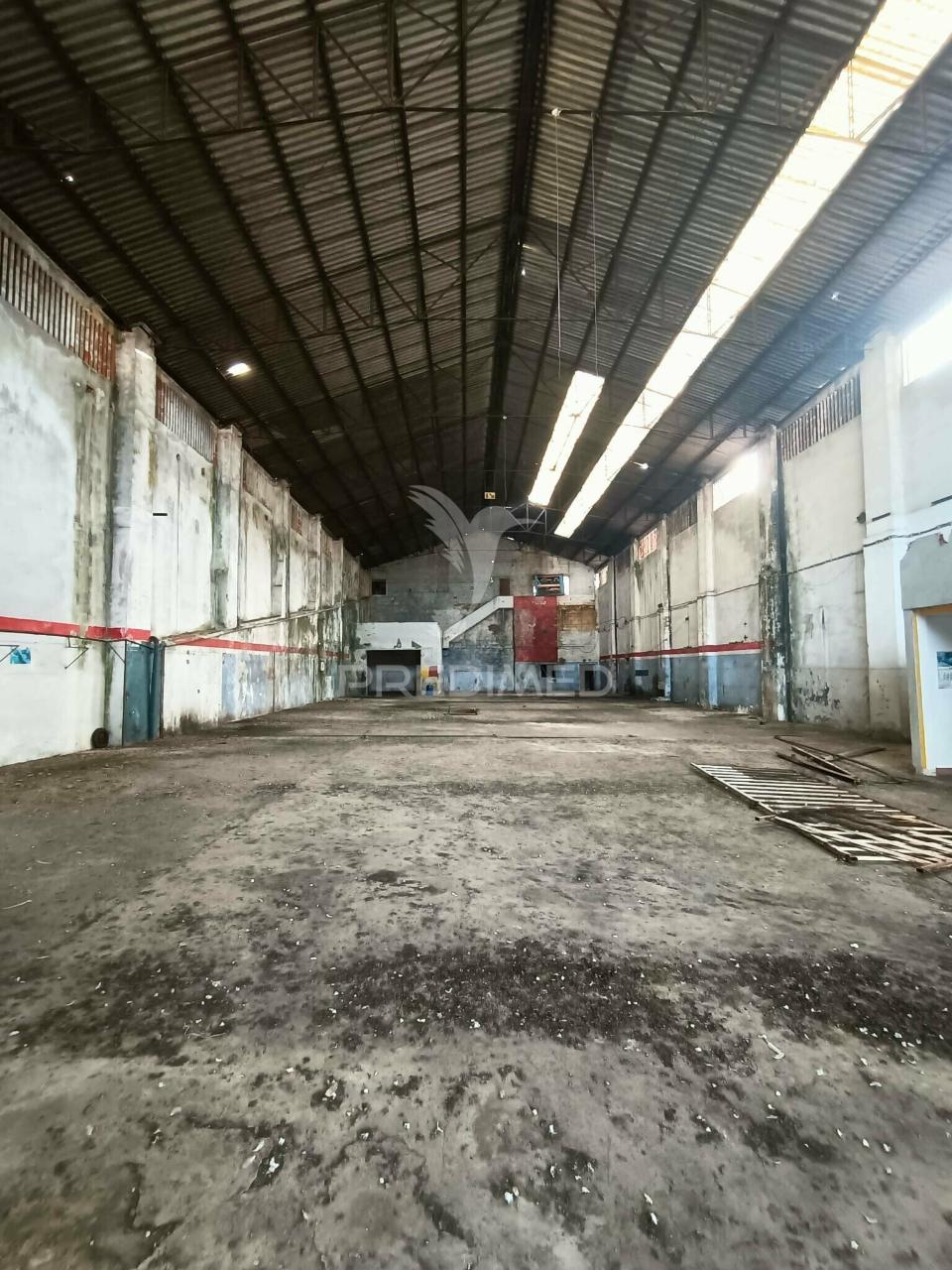 Pavilhão para armazém e atividade industrial no centro leiria