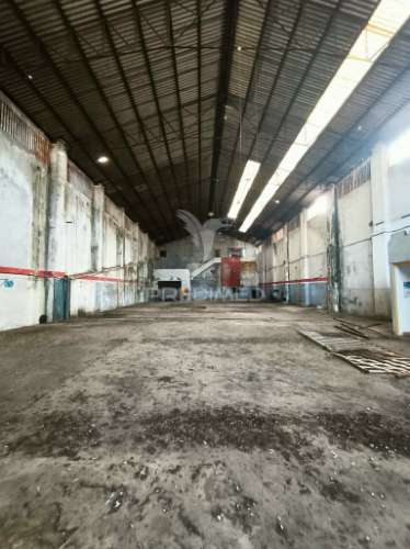 Pavilhão para armazém e atividade industrial no centro leiria
