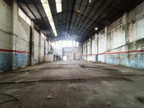 Pavilhão para armazém e atividade industrial no centro leiria
