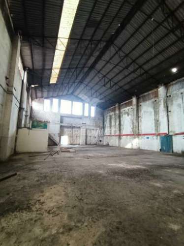 Pavilhão para armazém e atividade industrial no centro leiria