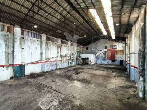 Pavilhão para armazém e atividade industrial no centro leiria