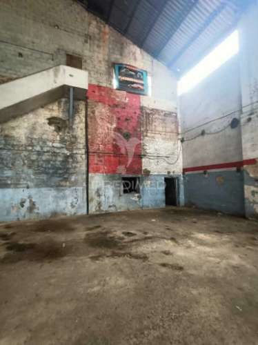 Pavilhão para armazém e atividade industrial no centro leiria