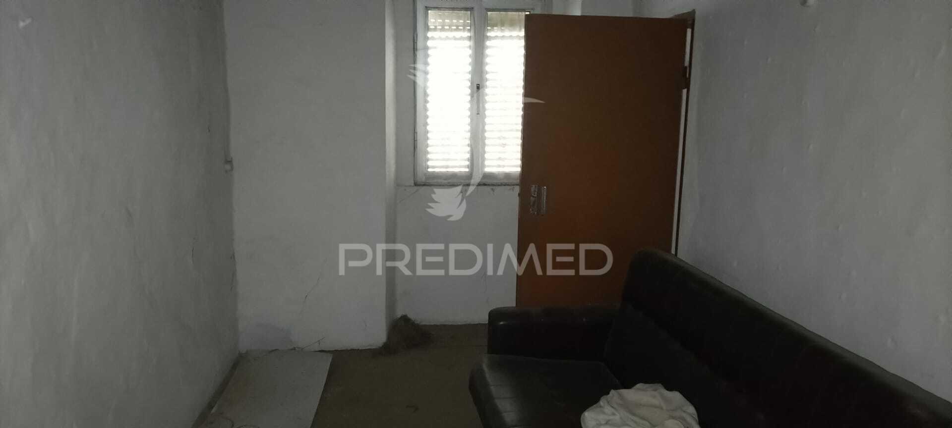 Casa antiga para recuperar em póvoa e meadas
