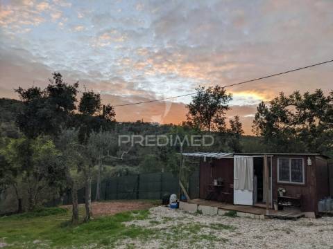 Propriedade situada em alte - terreno e tiny house