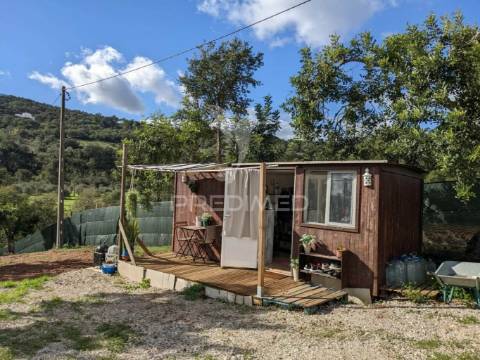 Propriedade situada em alte - terreno e tiny house