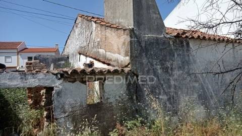 Moradia com projecto de construção aprovado, montargil