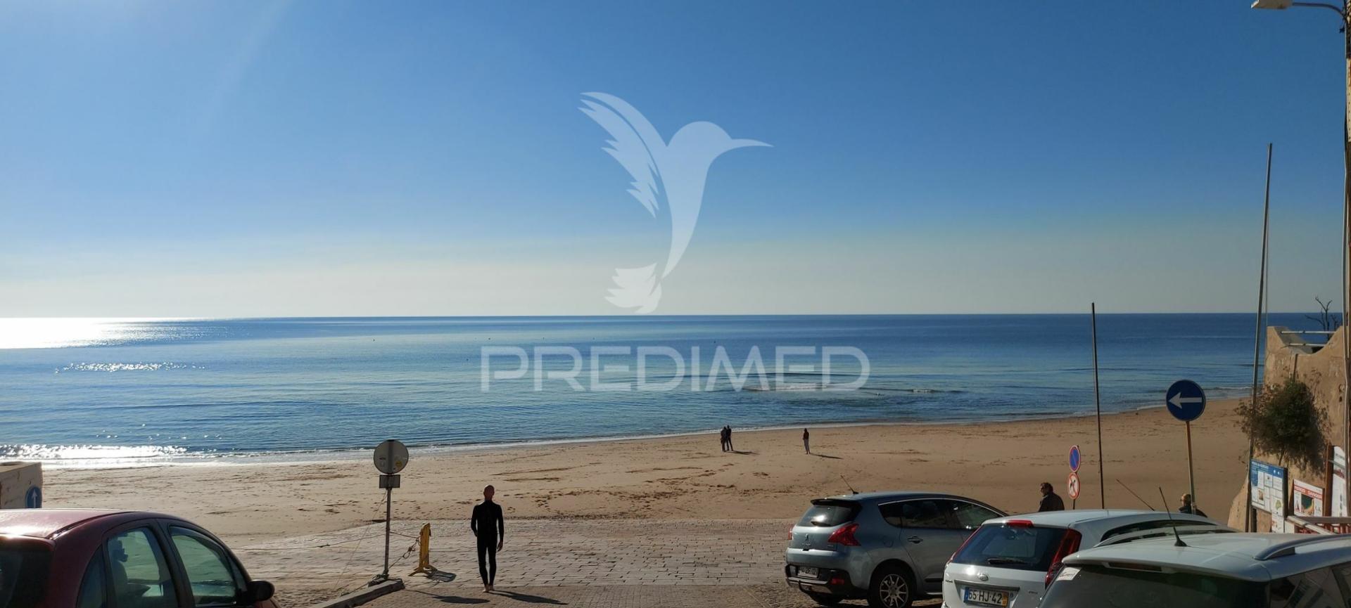 Moradia t6 com rooftop, praia e vista mar garantida