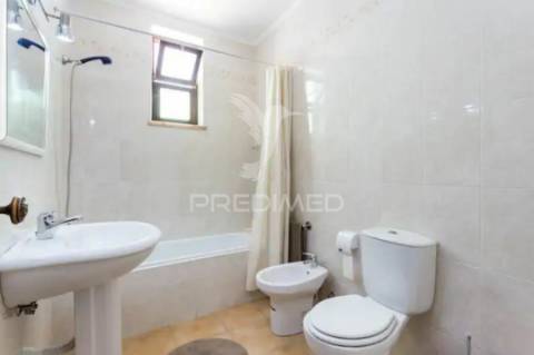 Moradia t6 com rooftop, praia e vista mar garantida