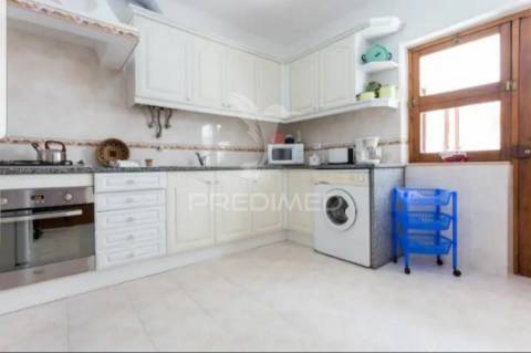 Moradia t6 com rooftop, praia e vista mar garantida