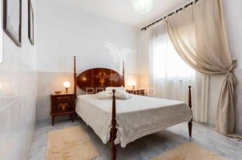 Moradia t6 com rooftop, praia e vista mar garantida