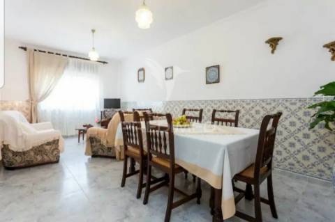 Moradia t6 com rooftop, praia e vista mar garantida