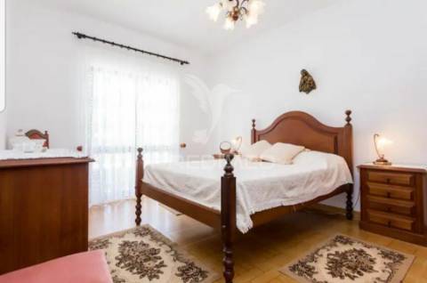 Moradia t6 com rooftop, praia e vista mar garantida