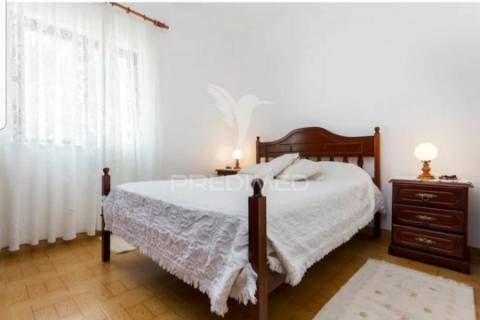 Moradia t6 com rooftop, praia e vista mar garantida