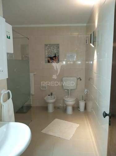 Moradia t6 com rooftop, praia e vista mar garantida