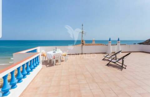 Moradia t6 com rooftop, praia e vista mar garantida