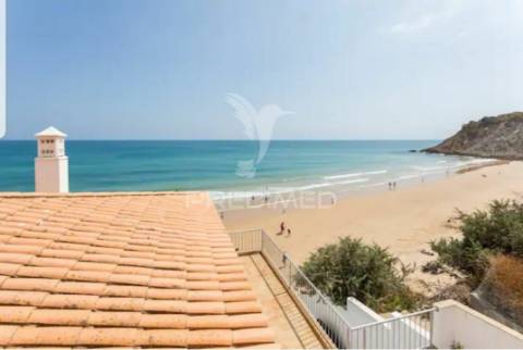 Moradia t6 com rooftop, praia e vista mar garantida
