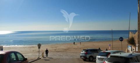 Moradia t6 com rooftop, praia e vista mar garantida