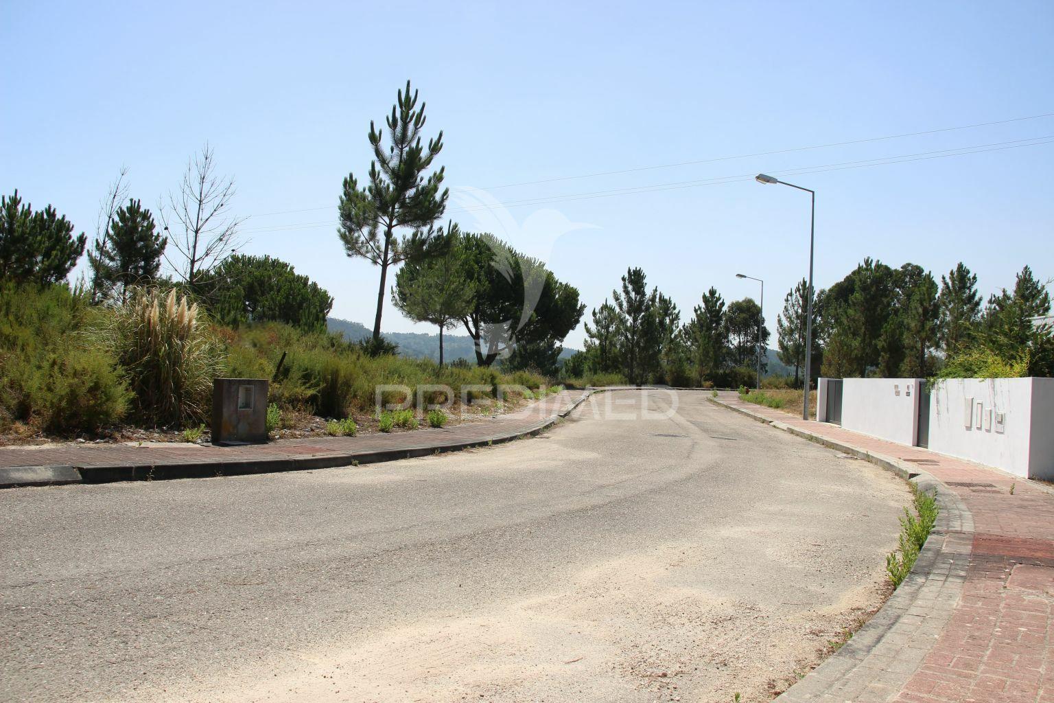 Terreno urbano a 5 minutos de ourem