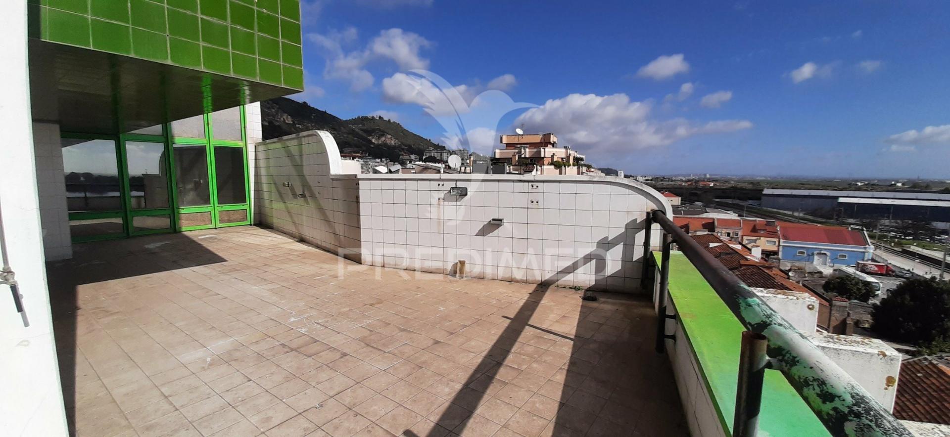 Escritório com terraço e vista rio, vila franca de xira, lisboa