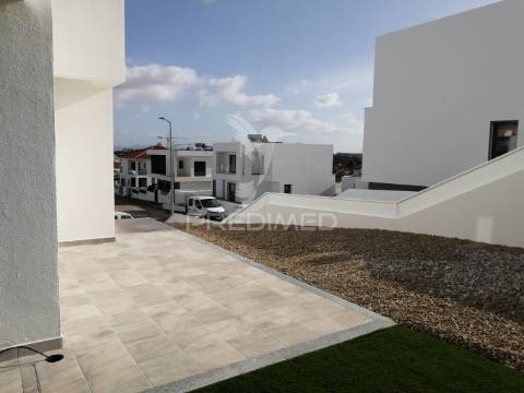 Moradia t4 em construção com piscina e garagem – vale de milhaços, seixal