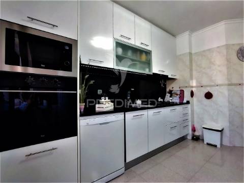 Amplo t3 c/ garagem em corroios