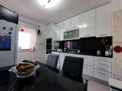 Amplo t3 c/ garagem em corroios