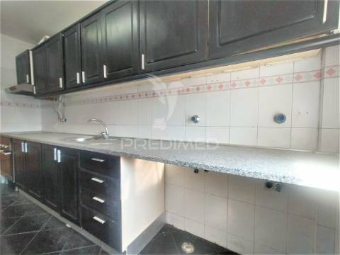 Apartamento t2 | com parqueamento  | alfragide