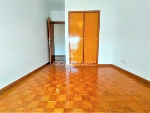 Apartamento t2 | com parqueamento  | alfragide