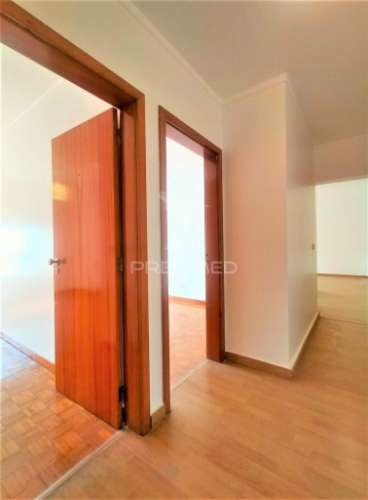 Apartamento t2 | com parqueamento  | alfragide