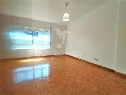Apartamento t2 | com parqueamento  | alfragide