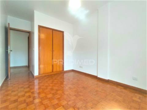 Apartamento t2 | com parqueamento  | alfragide