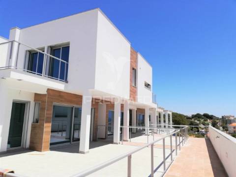 Apartamento t2 com 2 casas de banho - piscina, garagem e vista mar