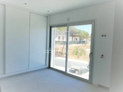 Apartamento t2 com 2 casas de banho - piscina, garagem e vista mar