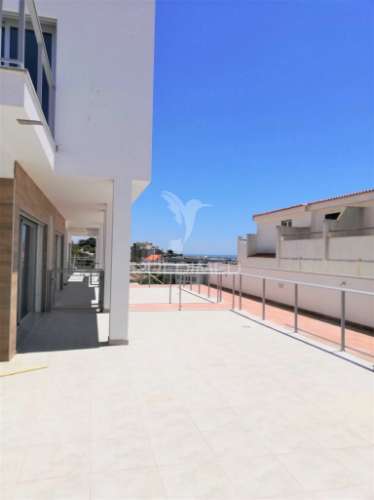Apartamento t2 com 2 casas de banho - piscina, garagem e vista mar