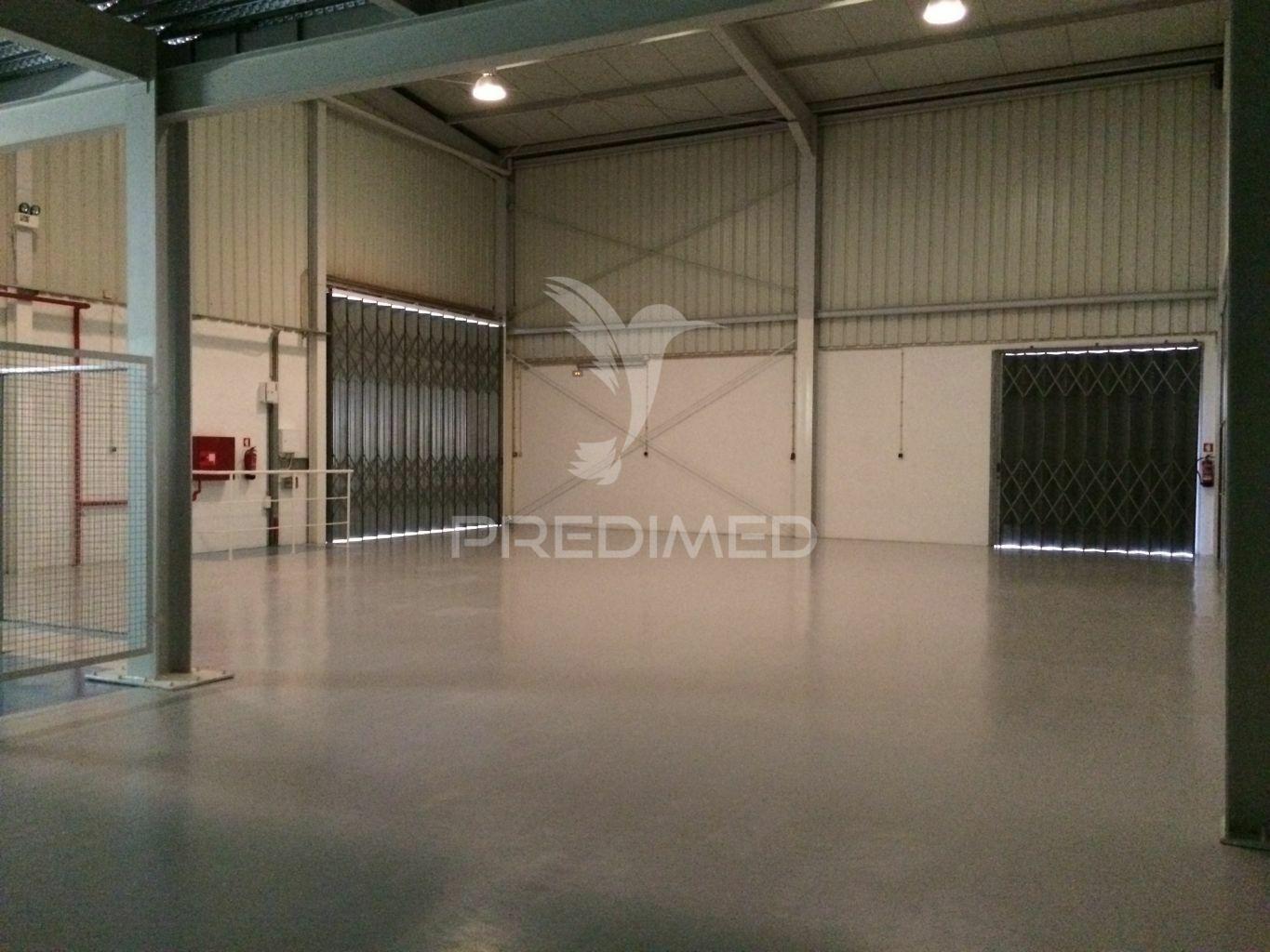 Oportunidade armazém 750m2 logradouro aeroporto  lisboa marl