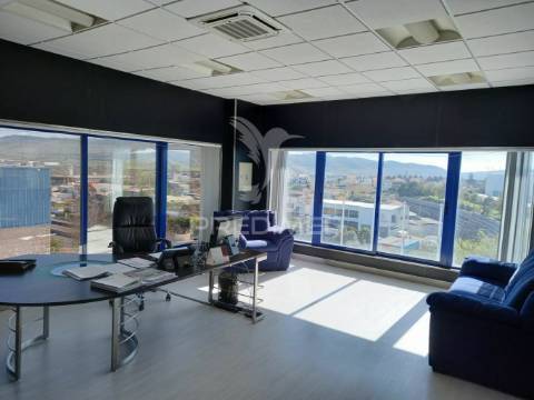 Oportunidade armazém 750m2 logradouro aeroporto  lisboa marl