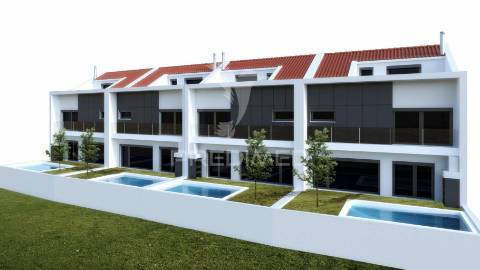 Moradia t3+1 com 4 suites e piscina privada